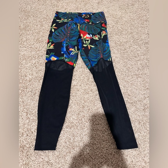 Nike Tropical Legging. - Picture 1 of 4